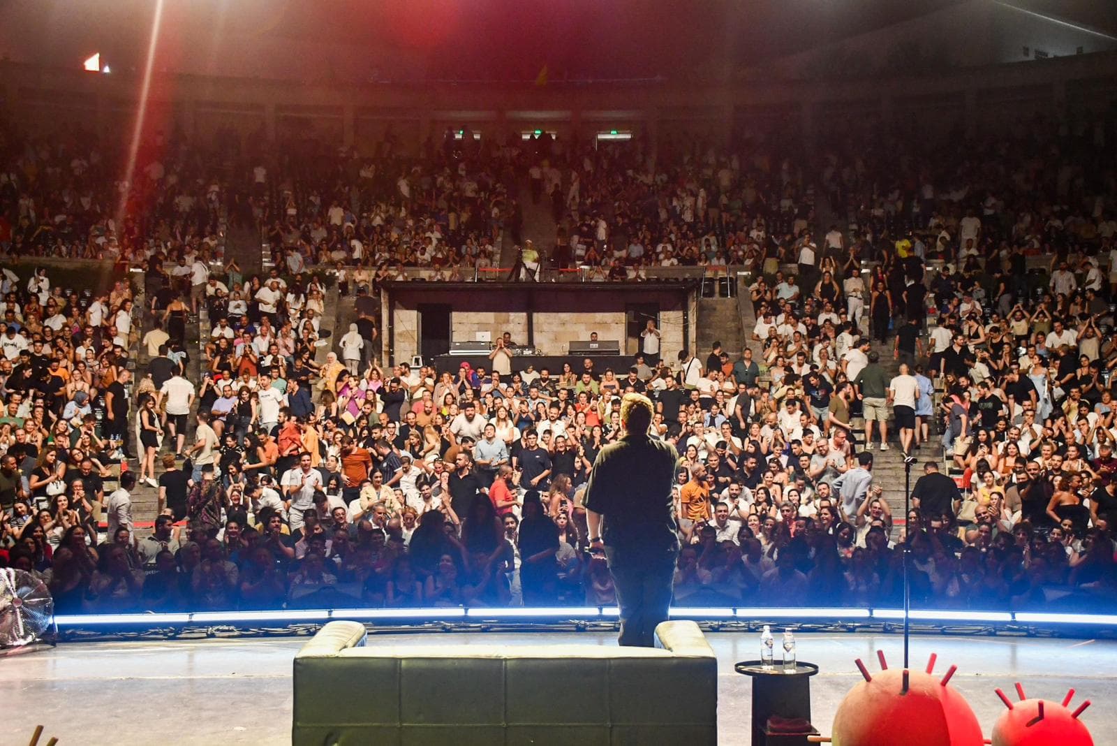 Binlerce kişilik salon